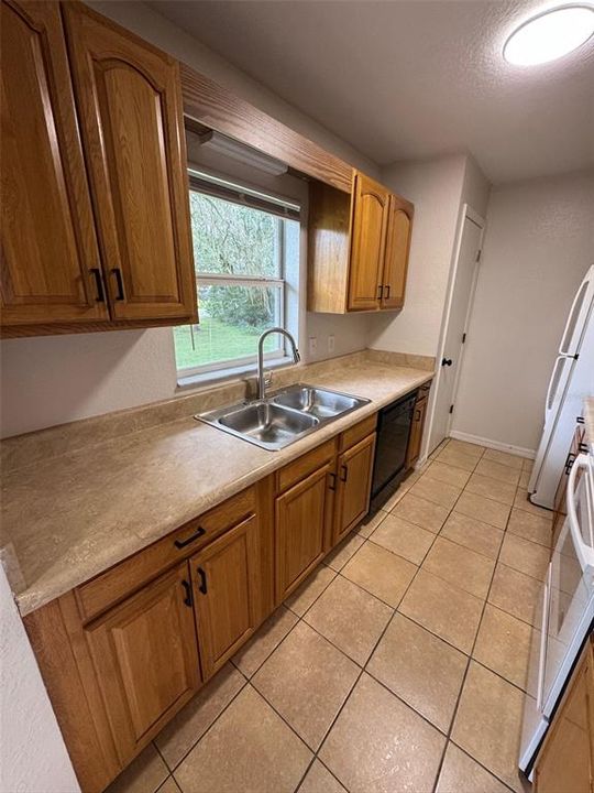 合同活跃: $1,474 (3 贝兹, 2 浴室, 1100 平方英尺)