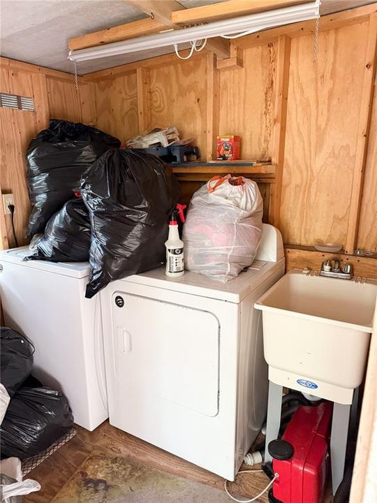 For Sale: $85,000 (2 beds, 1 baths, 450 Square Feet)