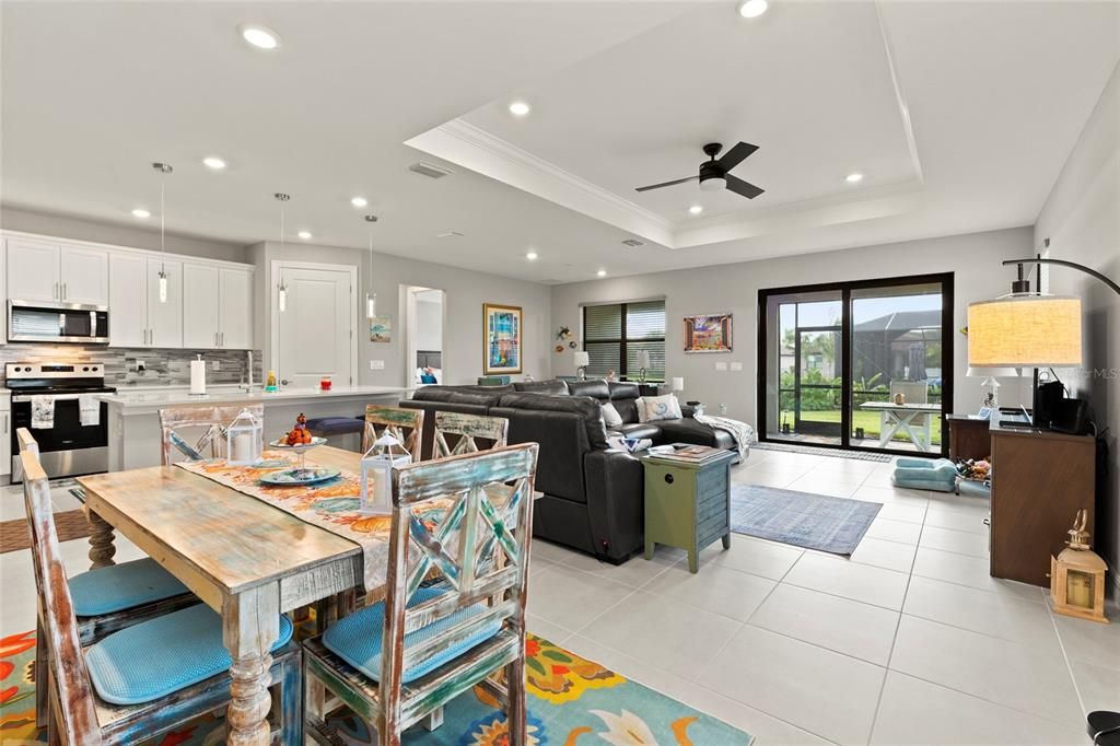 En Venta: $439,900 (3 camas, 2 baños, 2215 Pies cuadrados)