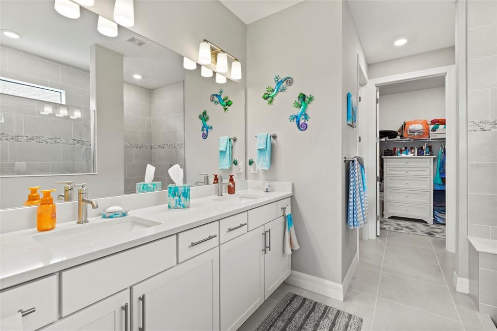 En Venta: $439,900 (3 camas, 2 baños, 2215 Pies cuadrados)