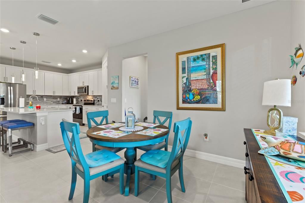 En Venta: $439,900 (3 camas, 2 baños, 2215 Pies cuadrados)