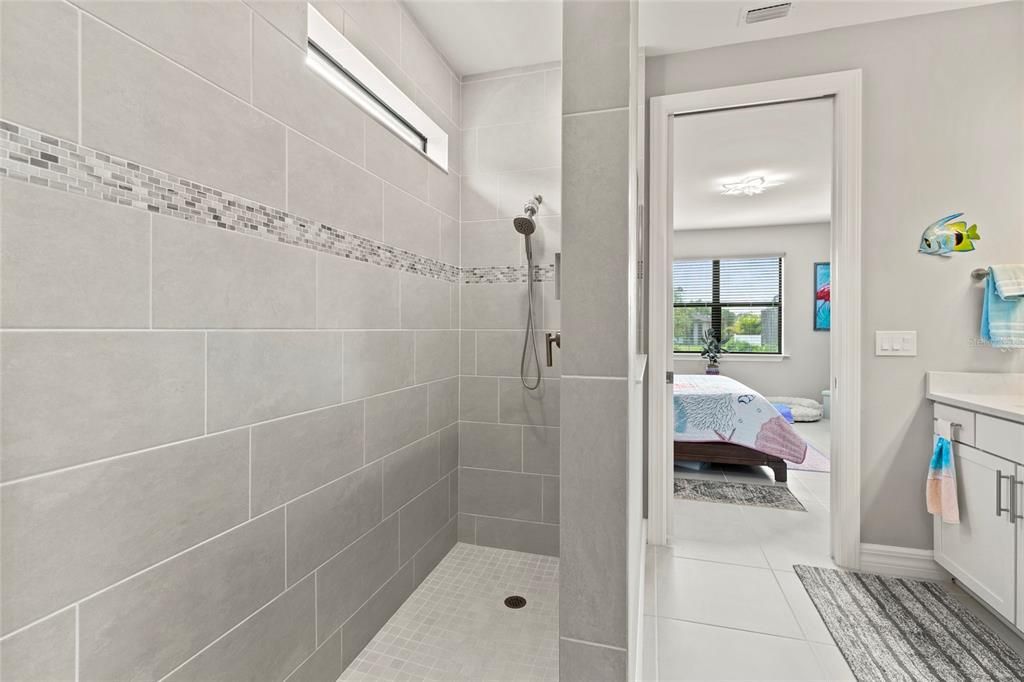 En Venta: $439,900 (3 camas, 2 baños, 2215 Pies cuadrados)