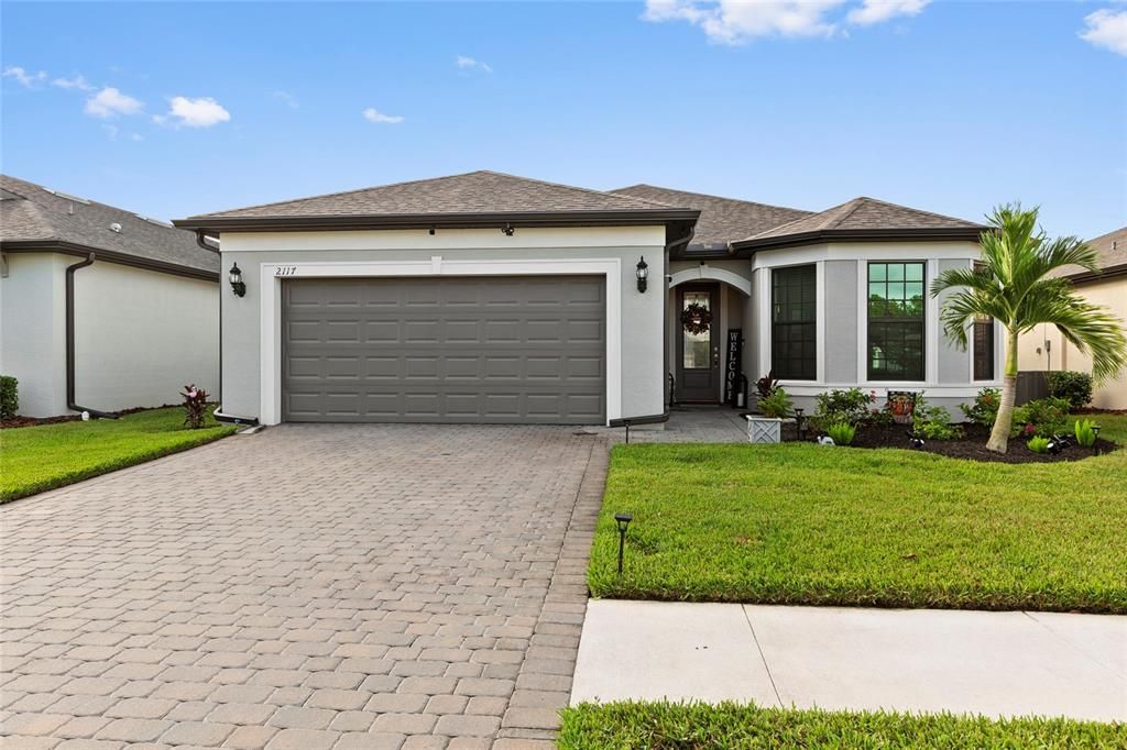 En Venta: $439,900 (3 camas, 2 baños, 2215 Pies cuadrados)