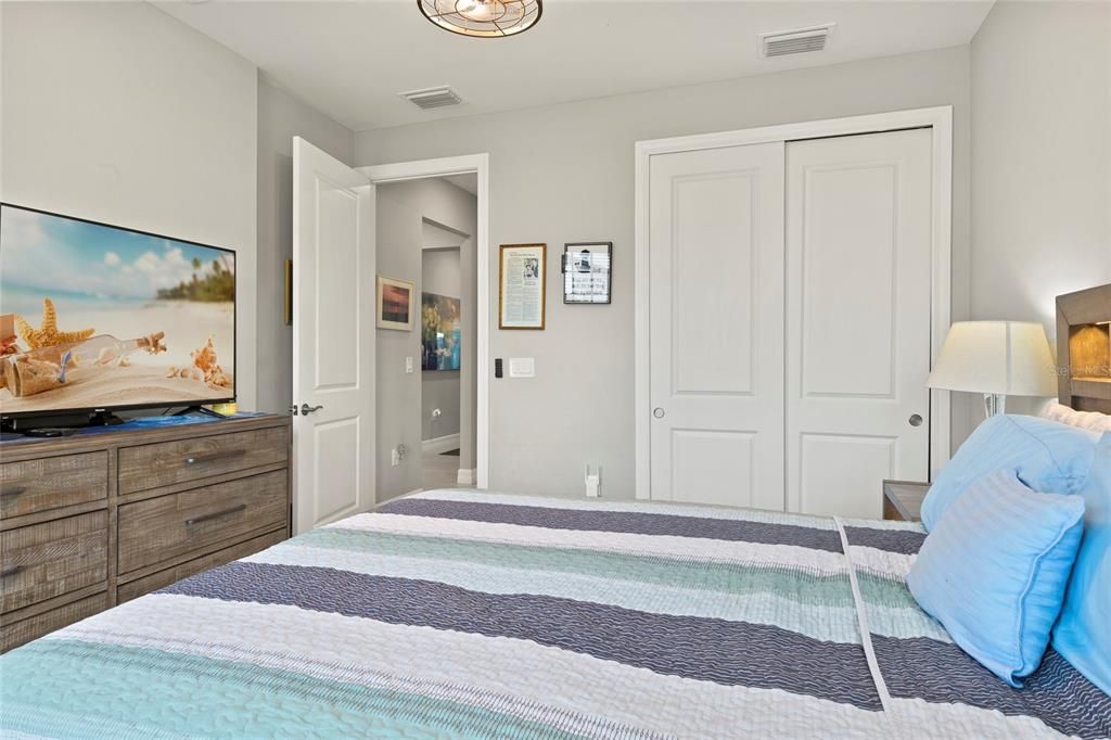 En Venta: $439,900 (3 camas, 2 baños, 2215 Pies cuadrados)