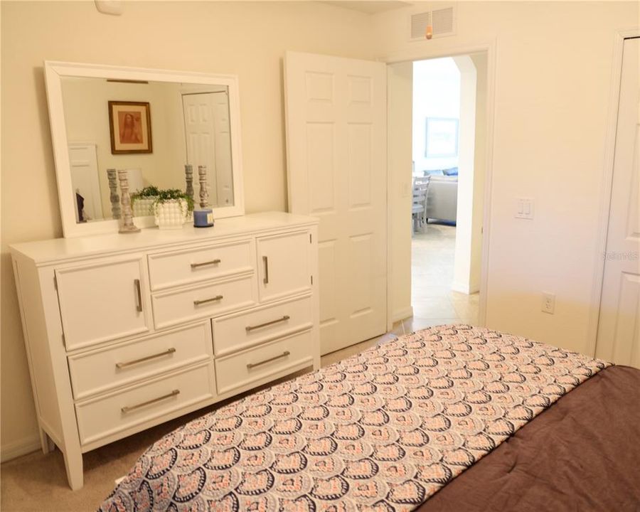 En Venta: $275,000 (2 camas, 2 baños, 1121 Pies cuadrados)