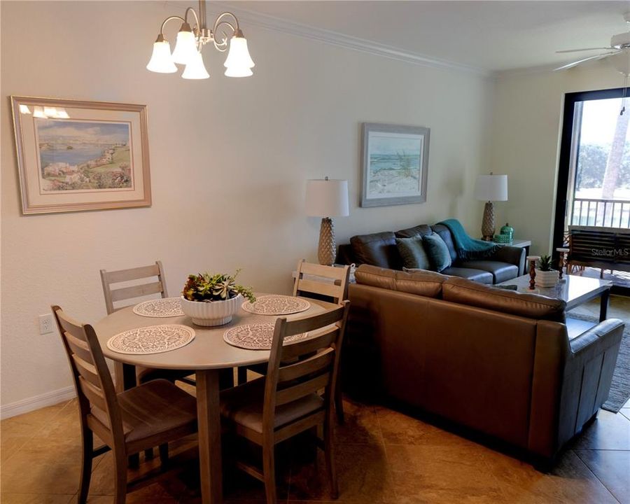 En Venta: $275,000 (2 camas, 2 baños, 1121 Pies cuadrados)