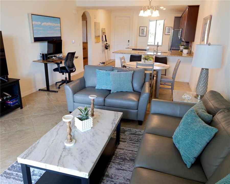 En Venta: $275,000 (2 camas, 2 baños, 1121 Pies cuadrados)