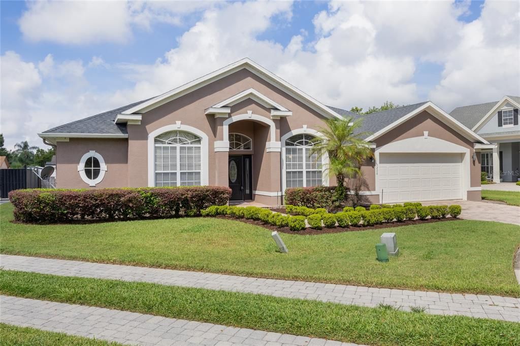 Под контрактом: $559,900 (4 спален, 2 ванн, 2530 Квадратных фут)