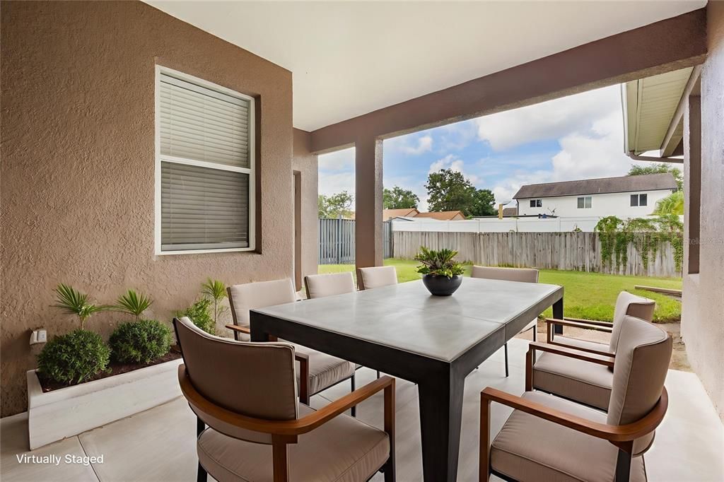 Под контрактом: $559,900 (4 спален, 2 ванн, 2530 Квадратных фут)