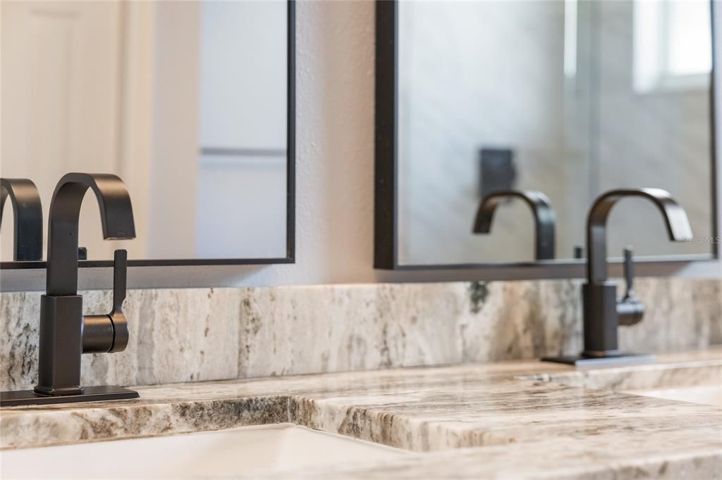 Под контрактом: $559,900 (4 спален, 2 ванн, 2530 Квадратных фут)