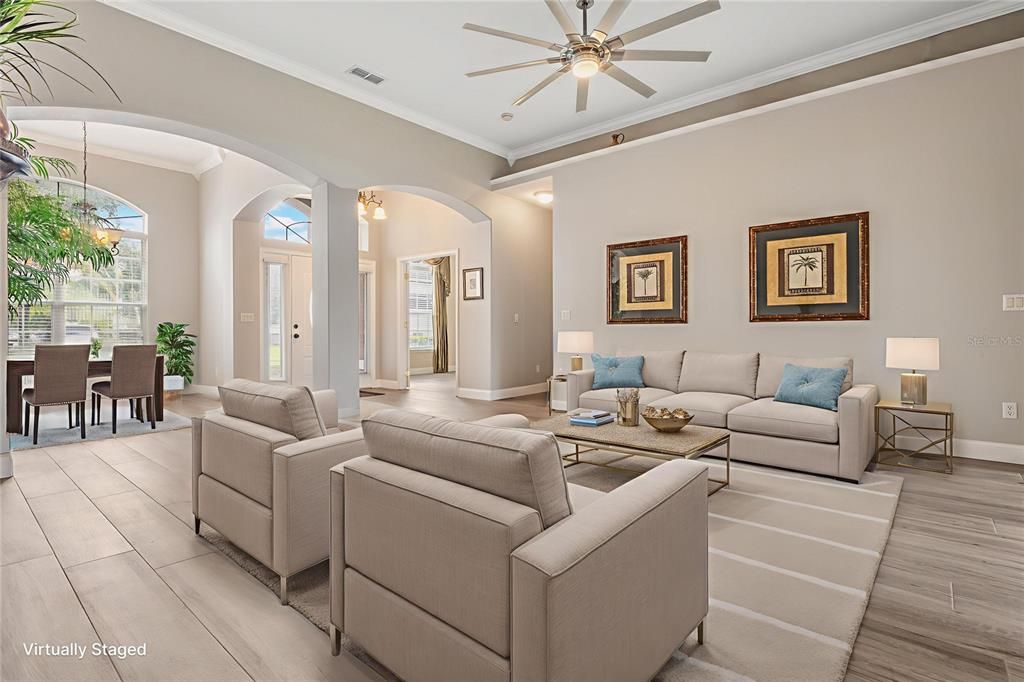 Под контрактом: $559,900 (4 спален, 2 ванн, 2530 Квадратных фут)