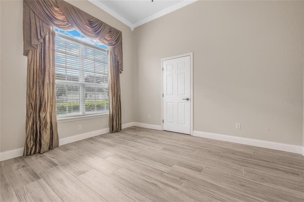 Под контрактом: $559,900 (4 спален, 2 ванн, 2530 Квадратных фут)