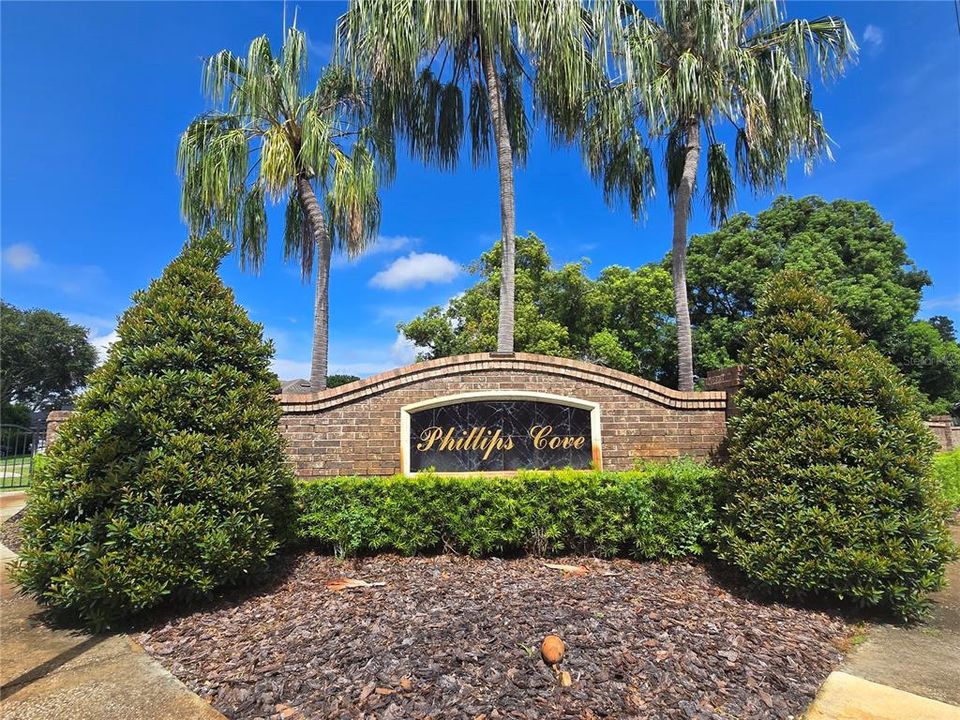 Под контрактом: $559,900 (4 спален, 2 ванн, 2530 Квадратных фут)