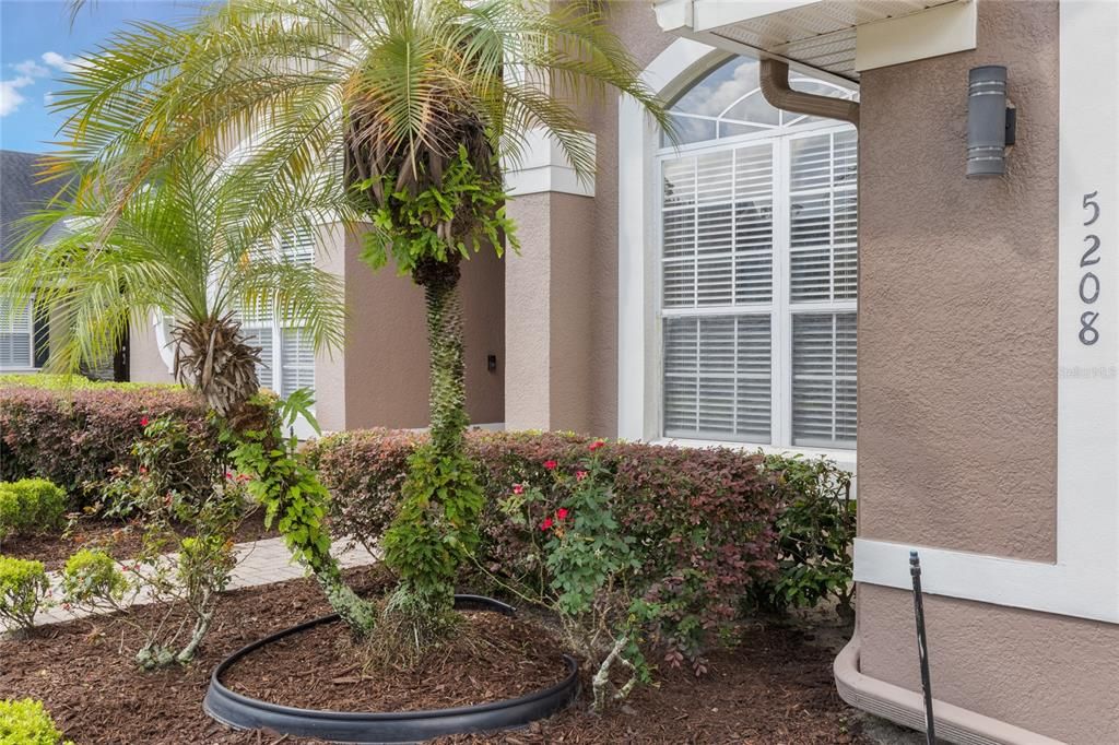 Под контрактом: $559,900 (4 спален, 2 ванн, 2530 Квадратных фут)