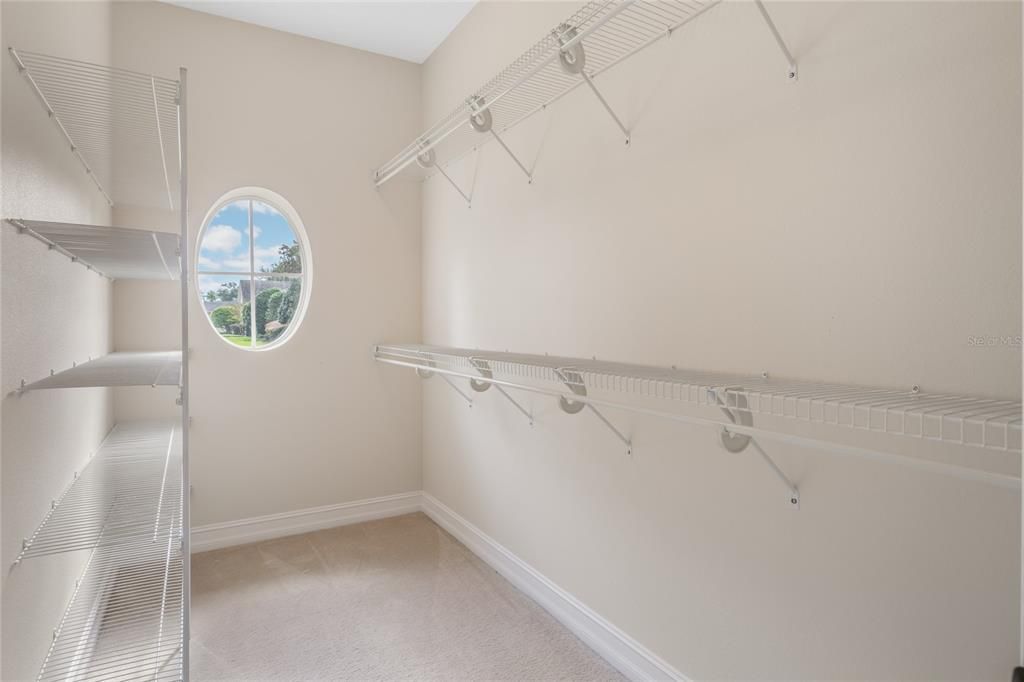 Под контрактом: $559,900 (4 спален, 2 ванн, 2530 Квадратных фут)