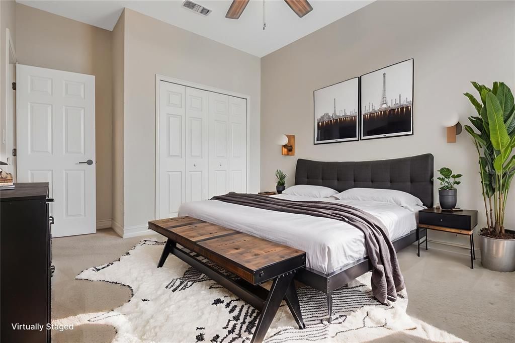 Под контрактом: $559,900 (4 спален, 2 ванн, 2530 Квадратных фут)