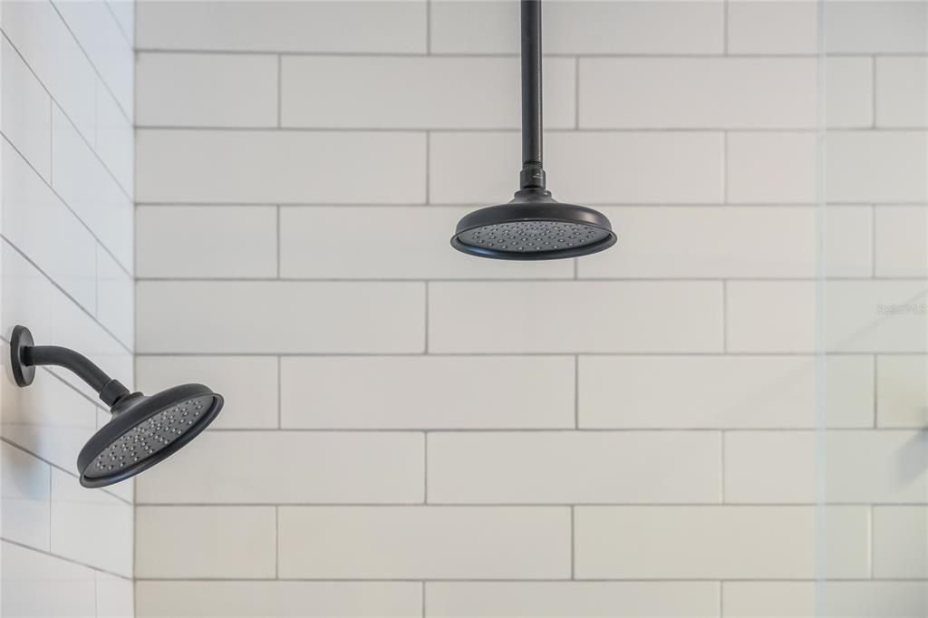 Под контрактом: $559,900 (4 спален, 2 ванн, 2530 Квадратных фут)