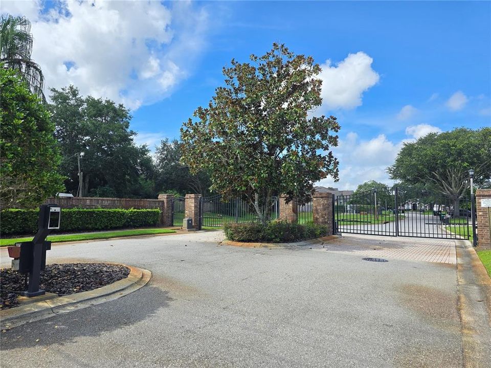 Под контрактом: $559,900 (4 спален, 2 ванн, 2530 Квадратных фут)