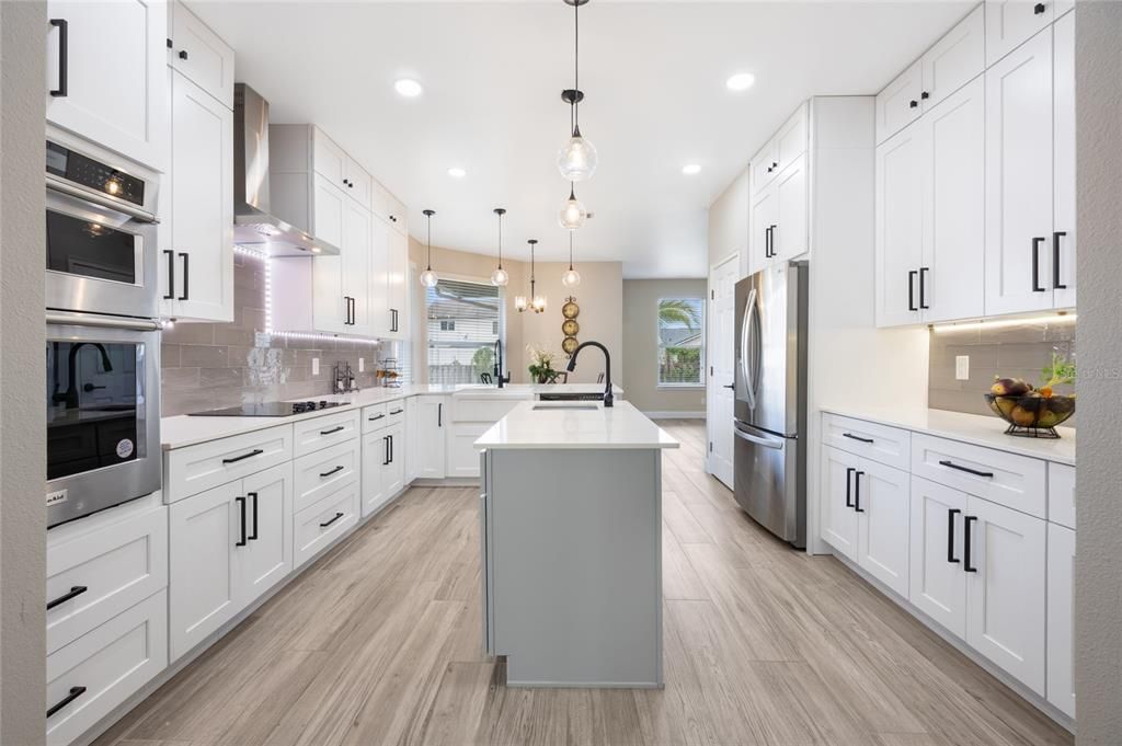 Под контрактом: $559,900 (4 спален, 2 ванн, 2530 Квадратных фут)