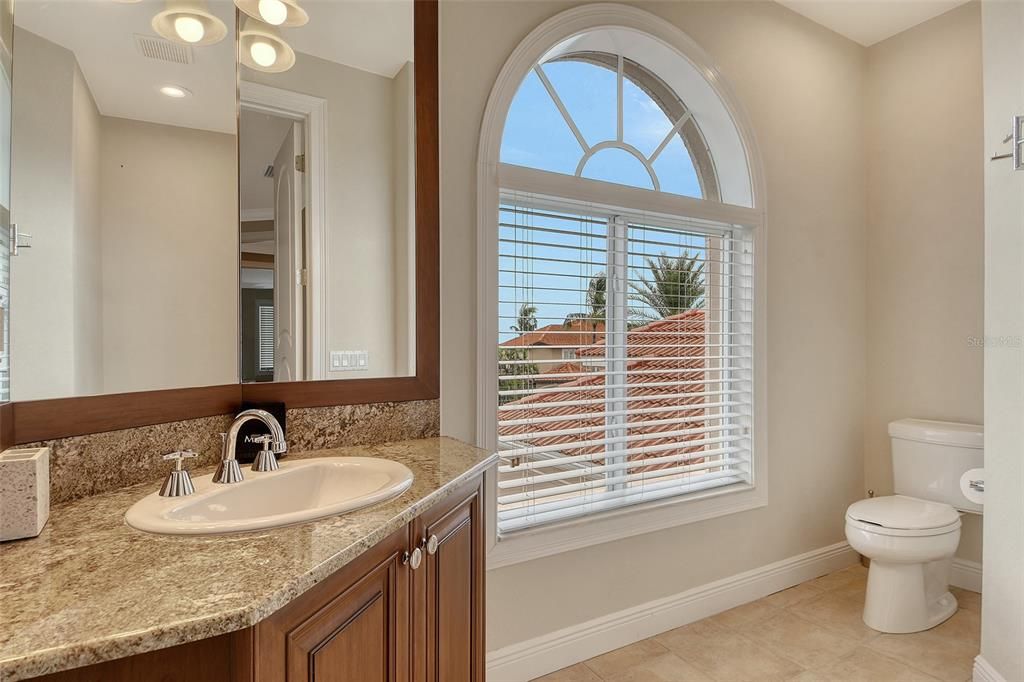 出租: $29,000 (5 贝兹, 5 浴室, 4858 平方英尺)