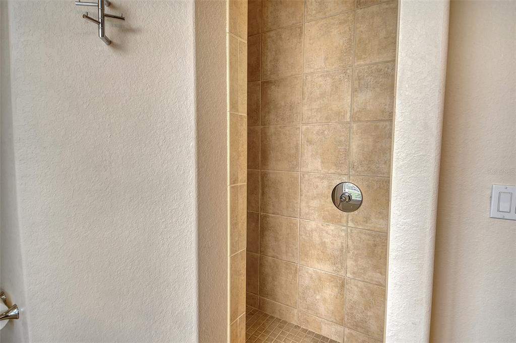 出租: $29,000 (5 贝兹, 5 浴室, 4858 平方英尺)