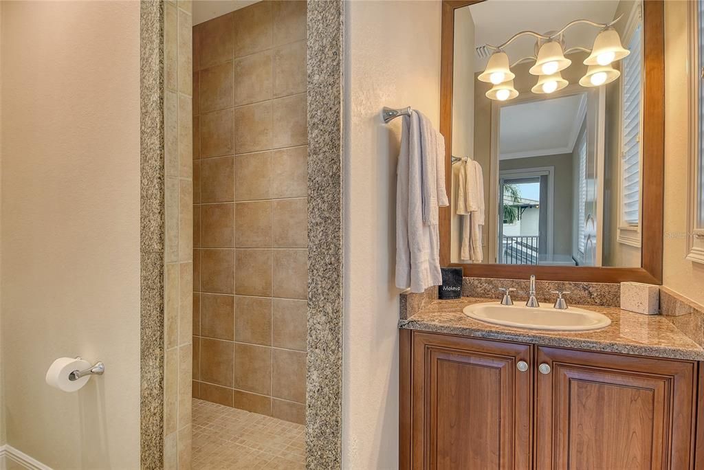 出租: $29,000 (5 贝兹, 5 浴室, 4858 平方英尺)