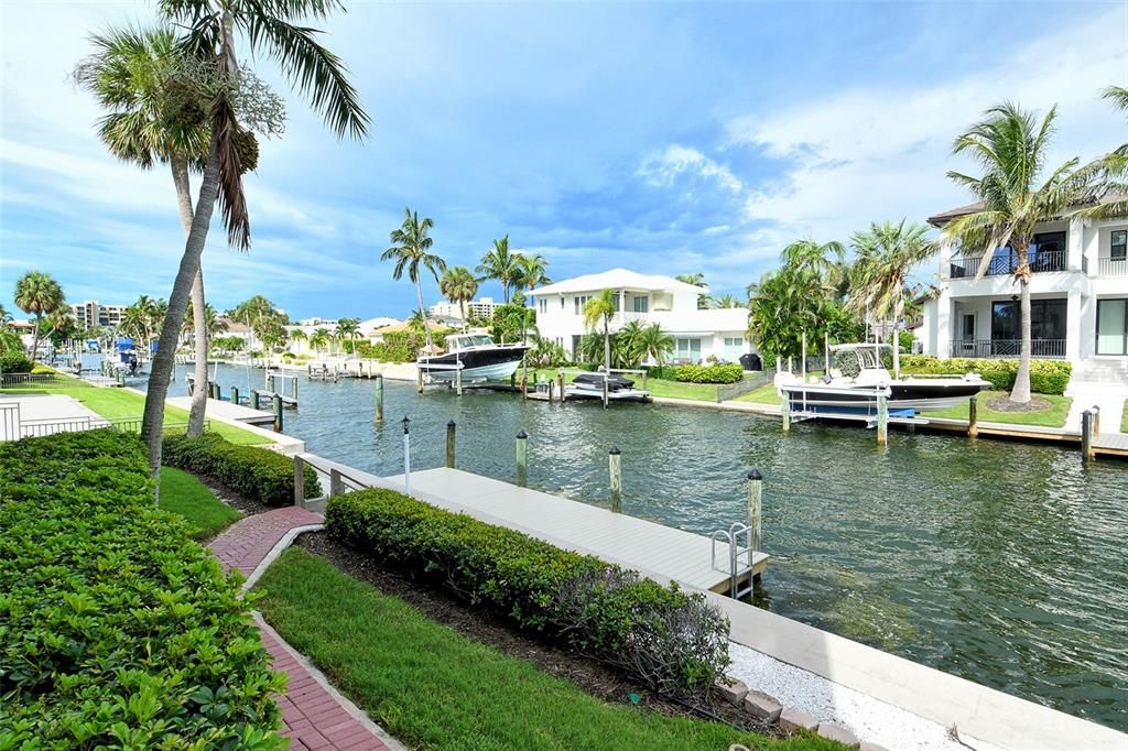 出租: $29,000 (5 贝兹, 5 浴室, 4858 平方英尺)