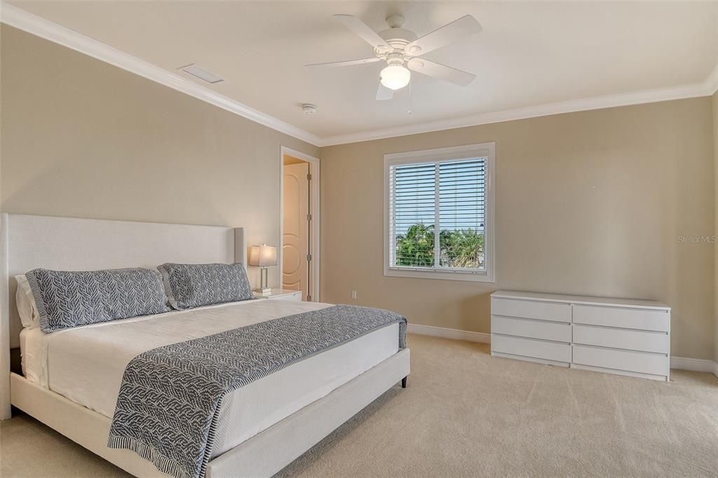 出租: $29,000 (5 贝兹, 5 浴室, 4858 平方英尺)