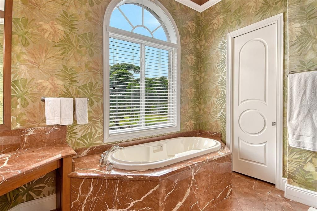 出租: $29,000 (5 贝兹, 5 浴室, 4858 平方英尺)