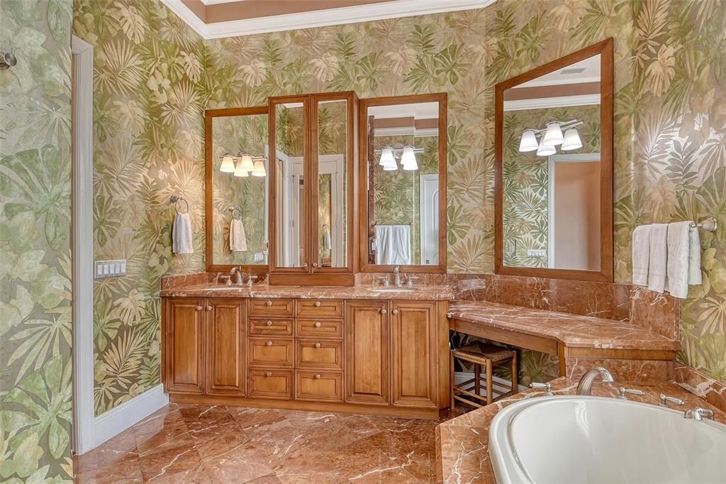 出租: $29,000 (5 贝兹, 5 浴室, 4858 平方英尺)