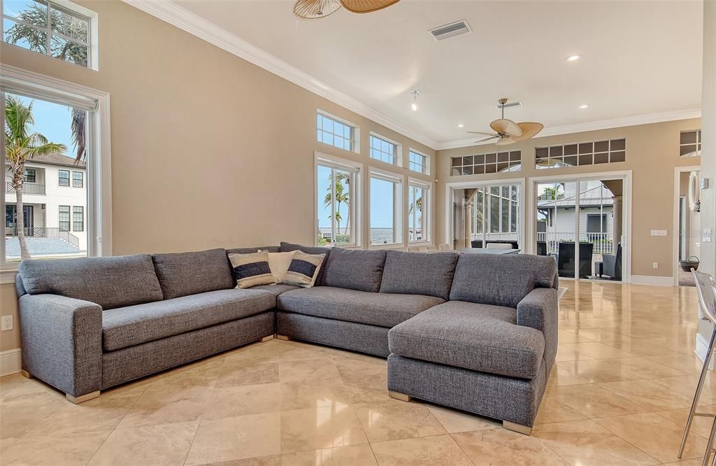 出租: $29,000 (5 贝兹, 5 浴室, 4858 平方英尺)