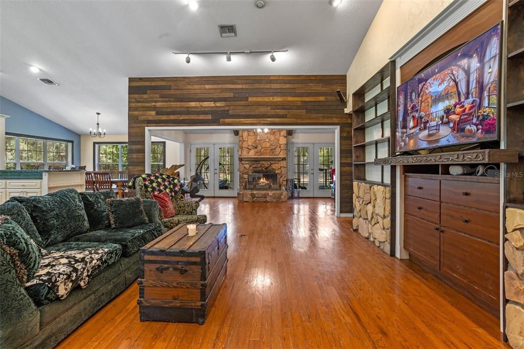 На продажу: $635,000 (3 спален, 2 ванн, 2640 Квадратных фут)