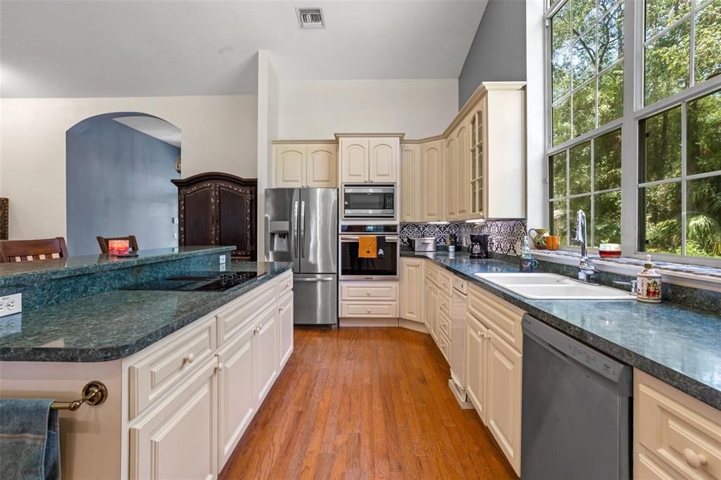 На продажу: $635,000 (3 спален, 2 ванн, 2640 Квадратных фут)