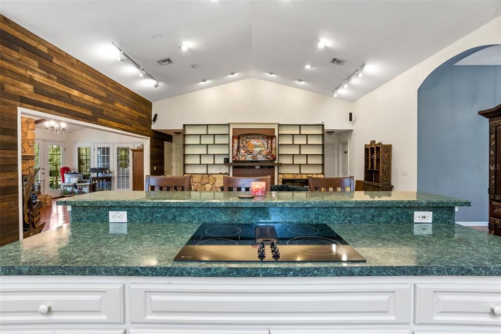 На продажу: $635,000 (3 спален, 2 ванн, 2640 Квадратных фут)