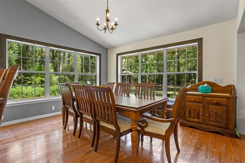 На продажу: $635,000 (3 спален, 2 ванн, 2640 Квадратных фут)