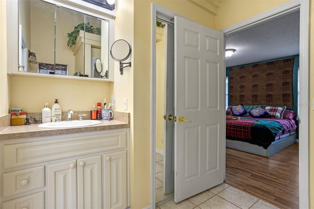 На продажу: $635,000 (3 спален, 2 ванн, 2640 Квадратных фут)