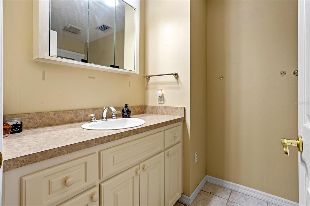 На продажу: $635,000 (3 спален, 2 ванн, 2640 Квадратных фут)