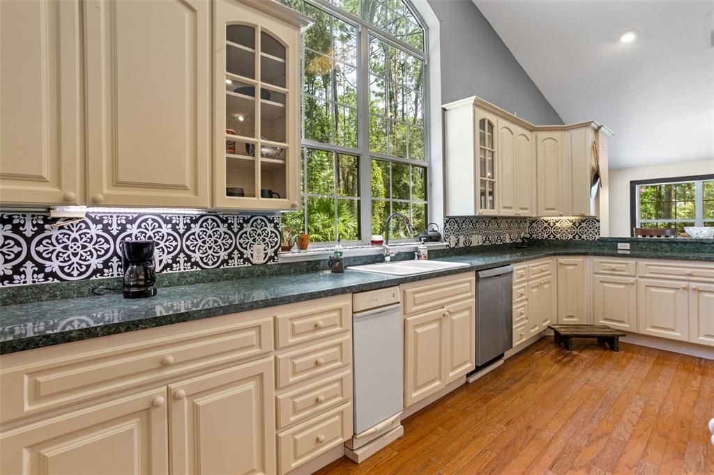 На продажу: $635,000 (3 спален, 2 ванн, 2640 Квадратных фут)