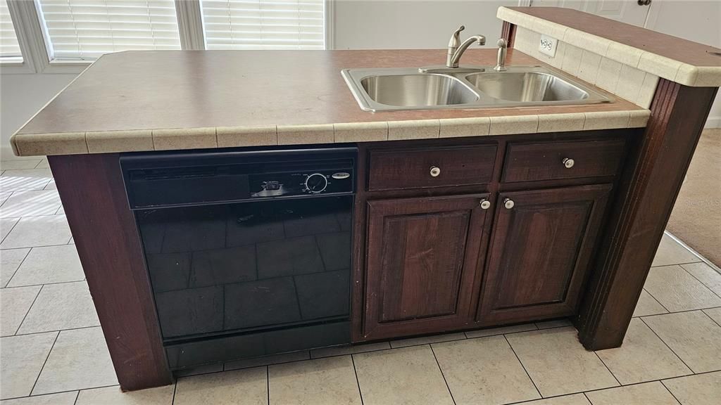 En Venta: $359,000 (3 camas, 2 baños, 1144 Pies cuadrados)