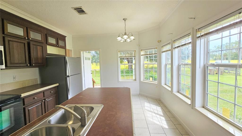 En Venta: $359,000 (3 camas, 2 baños, 1144 Pies cuadrados)