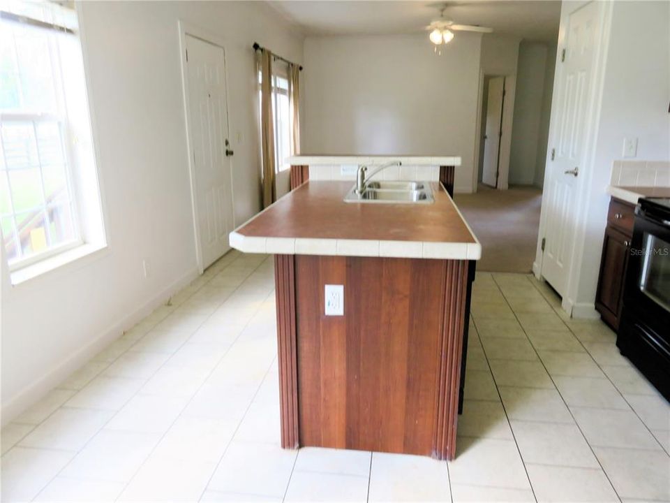 En Venta: $359,000 (3 camas, 2 baños, 1144 Pies cuadrados)