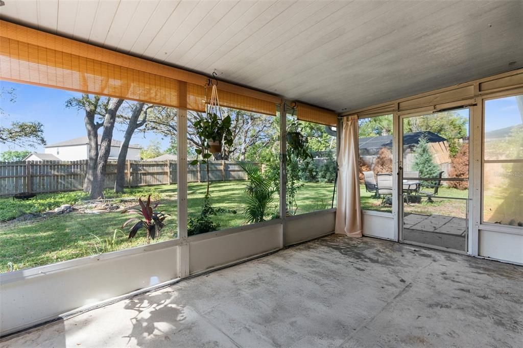 合同活跃: $239,000 (2 贝兹, 2 浴室, 1235 平方英尺)