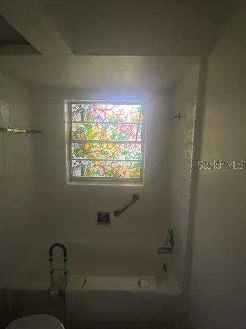 合同活跃: $239,000 (2 贝兹, 2 浴室, 1235 平方英尺)