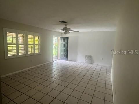 合同活跃: $239,000 (2 贝兹, 2 浴室, 1235 平方英尺)