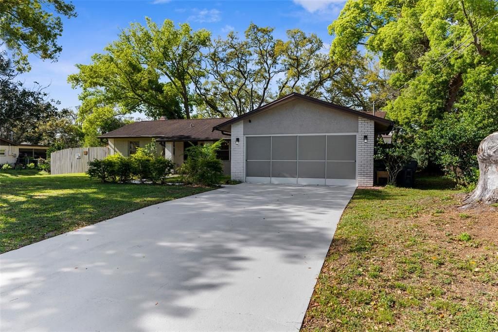 合同活跃: $239,000 (2 贝兹, 2 浴室, 1235 平方英尺)