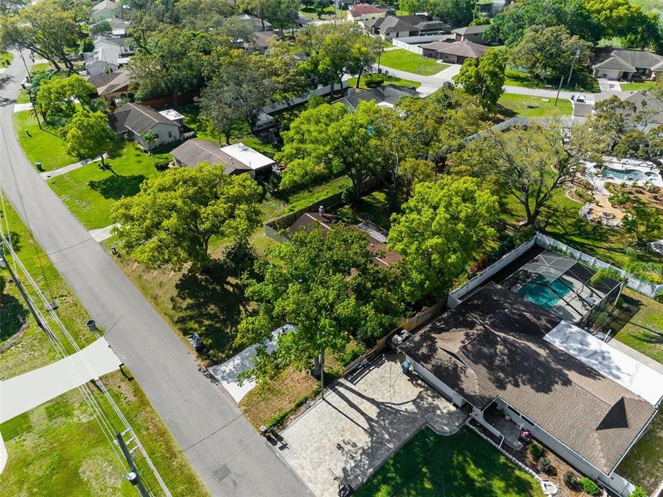 合同活跃: $239,000 (2 贝兹, 2 浴室, 1235 平方英尺)