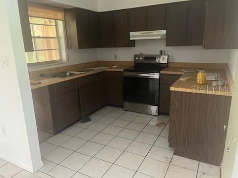 合同活跃: $239,000 (2 贝兹, 2 浴室, 1235 平方英尺)