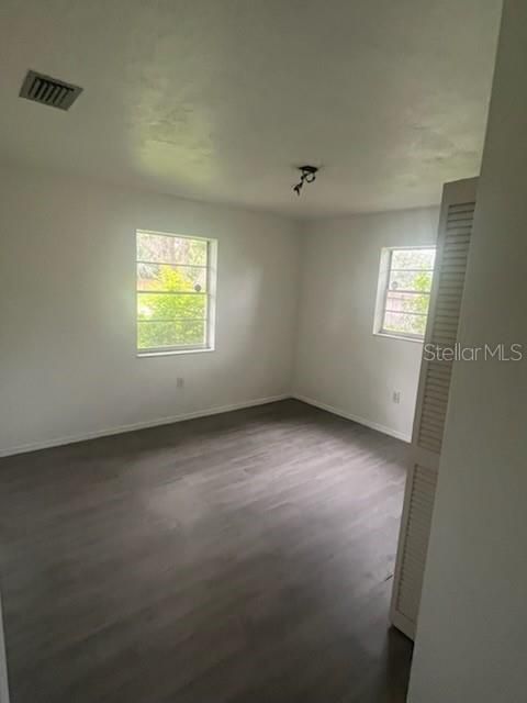 合同活跃: $239,000 (2 贝兹, 2 浴室, 1235 平方英尺)