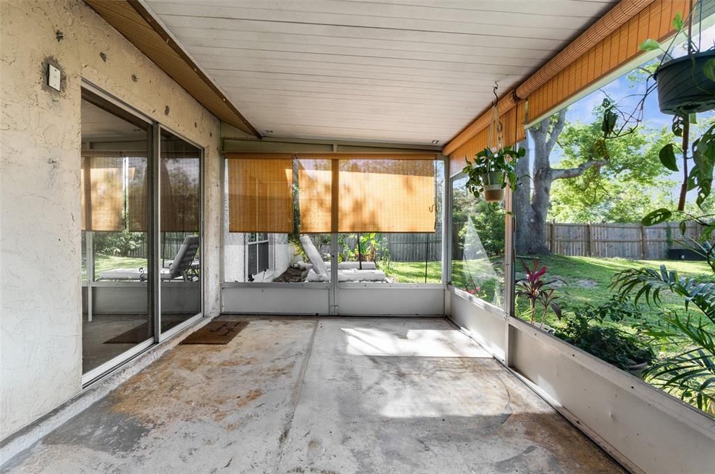 合同活跃: $239,000 (2 贝兹, 2 浴室, 1235 平方英尺)