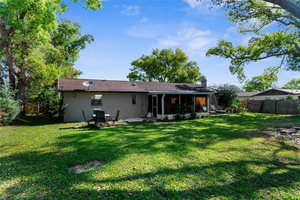 合同活跃: $239,000 (2 贝兹, 2 浴室, 1235 平方英尺)